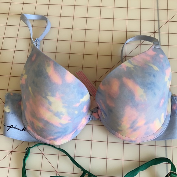 Set of 3 32c Victoria’s Secret push up bras - Picture 2 of 7